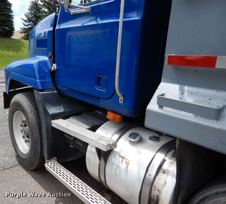 image for item DA8394 1998 Mack CH613  dump truck