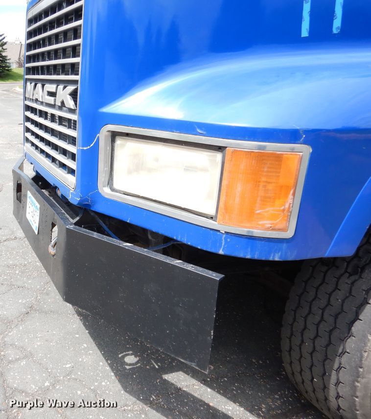 image for item DA8394 1998 Mack CH613  dump truck