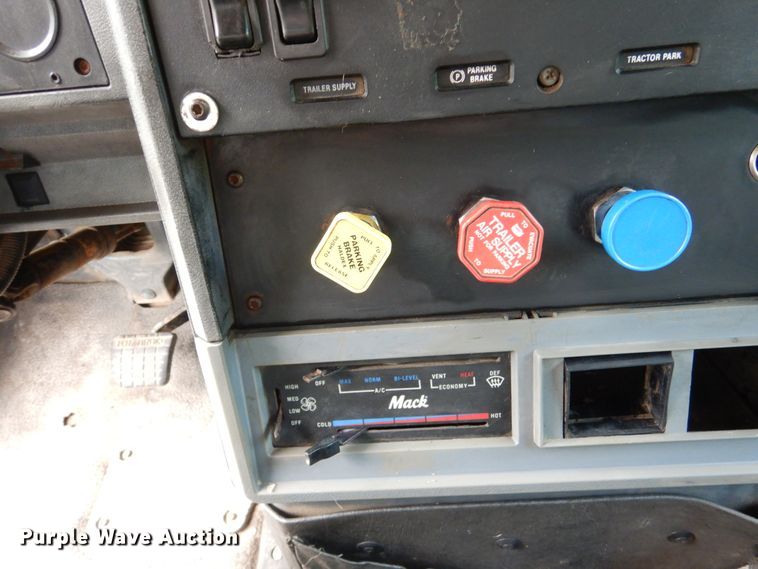 image for item DA8394 1998 Mack CH613  dump truck