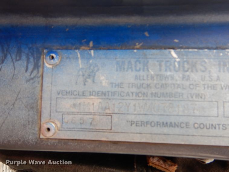 image for item DA8394 1998 Mack CH613  dump truck