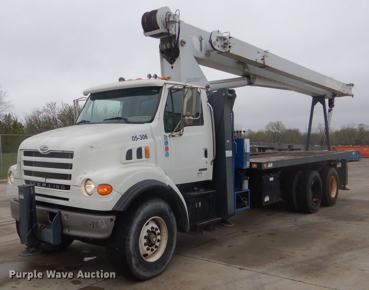 image for item DF3078 2004 Sterling LT7500 crane truck