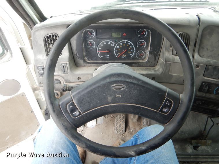 image for item DF3078 2004 Sterling LT7500 crane truck