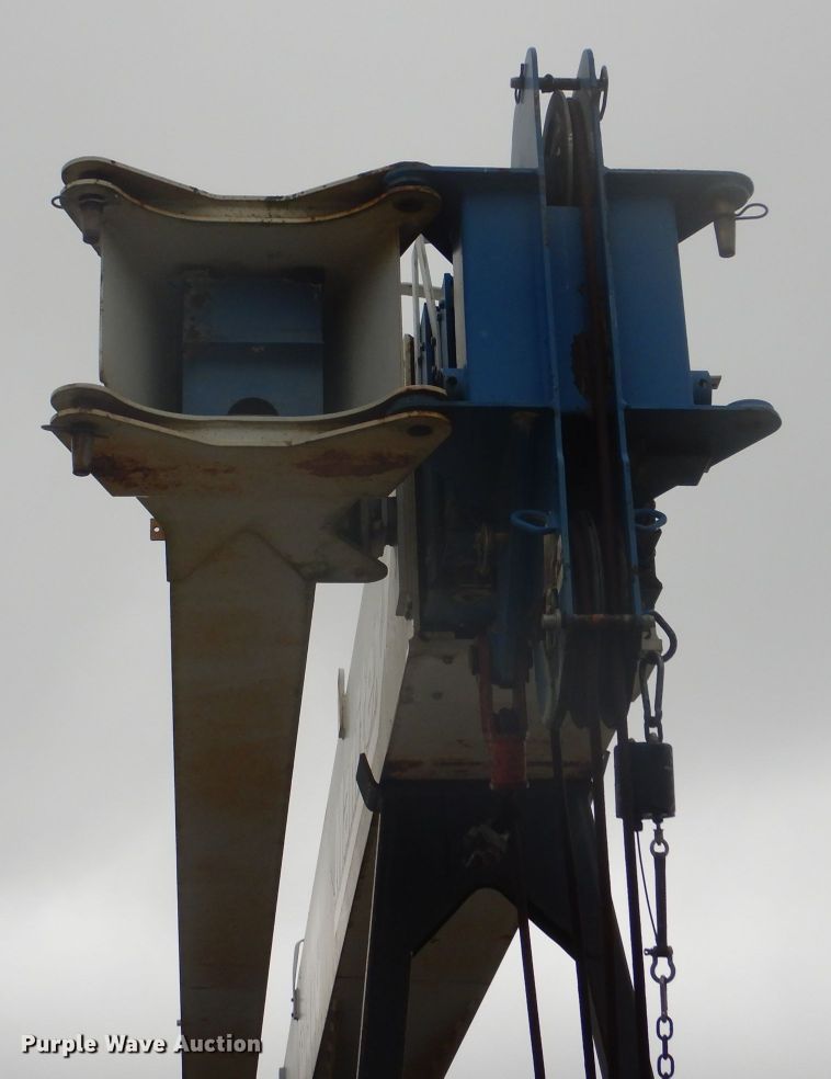 image for item DF3078 2004 Sterling LT7500 crane truck