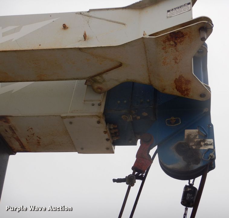 image for item DF3078 2004 Sterling LT7500 crane truck