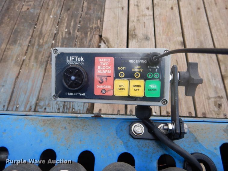 image for item DF3078 2004 Sterling LT7500 crane truck