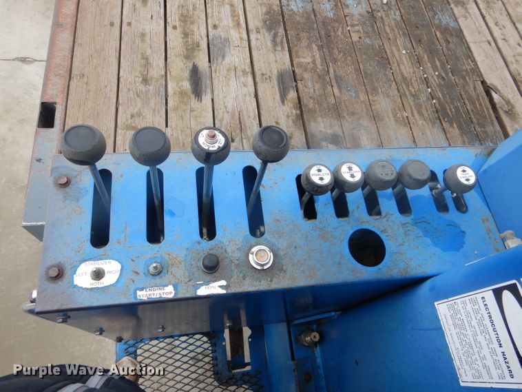 image for item DF3078 2004 Sterling LT7500 crane truck