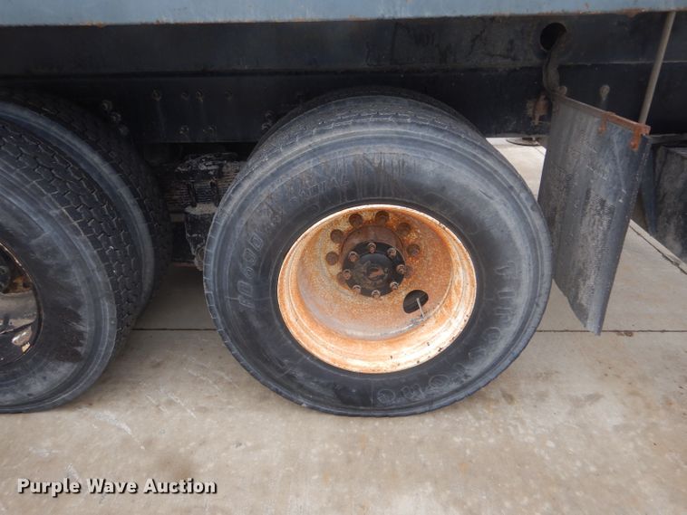 image for item DF3078 2004 Sterling LT7500 crane truck