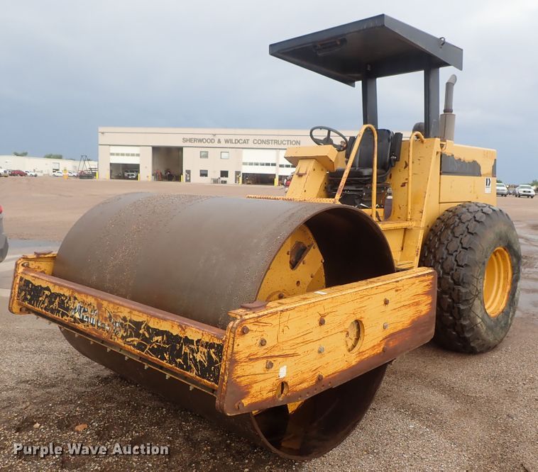 image for item DG2333 1994 Caterpillar CS-563  vibratory single drum roller