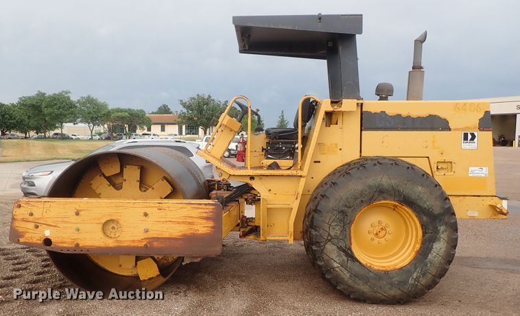 image for item DG2333 1994 Caterpillar CS-563  vibratory single drum roller