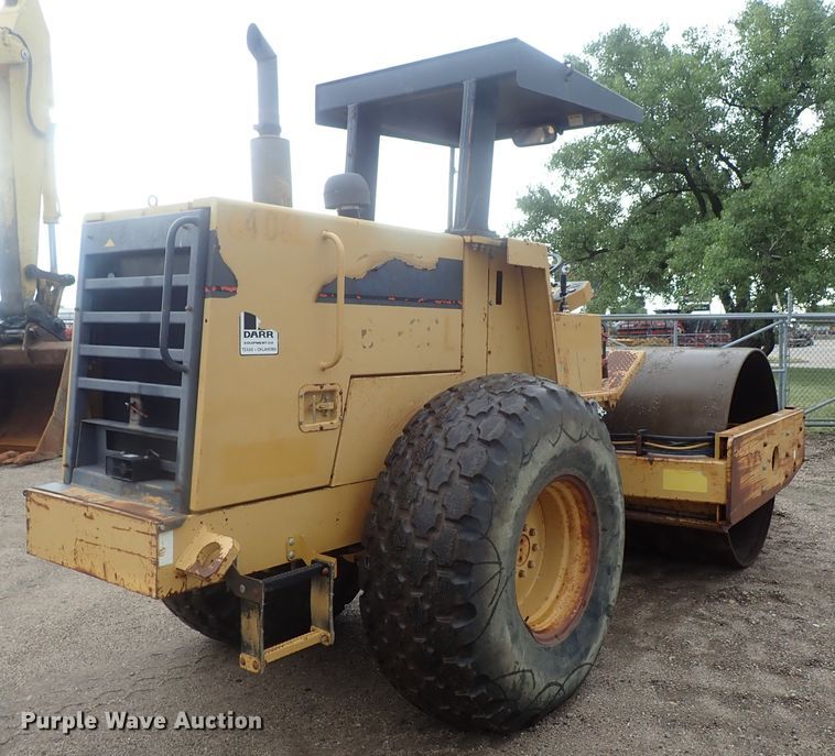 image for item DG2333 1994 Caterpillar CS-563  vibratory single drum roller