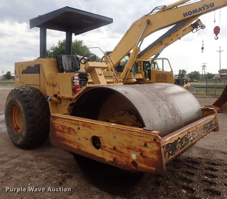 image for item DG2333 1994 Caterpillar CS-563  vibratory single drum roller