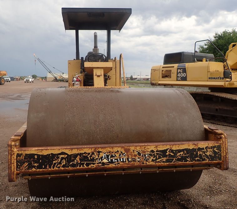 image for item DG2333 1994 Caterpillar CS-563  vibratory single drum roller