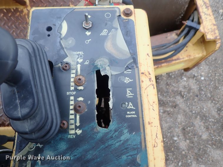 image for item DG2333 1994 Caterpillar CS-563  vibratory single drum roller