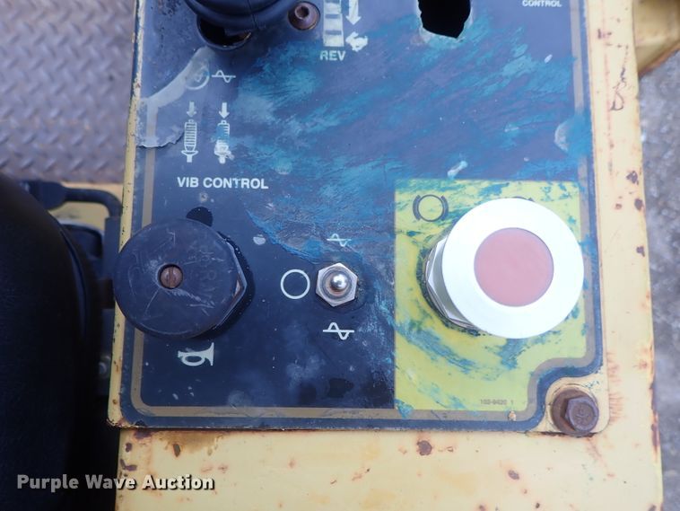 image for item DG2333 1994 Caterpillar CS-563  vibratory single drum roller