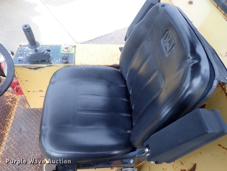 image for item DG2333 1994 Caterpillar CS-563  vibratory single drum roller