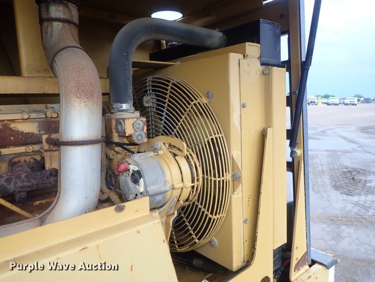 image for item DG2333 1994 Caterpillar CS-563  vibratory single drum roller