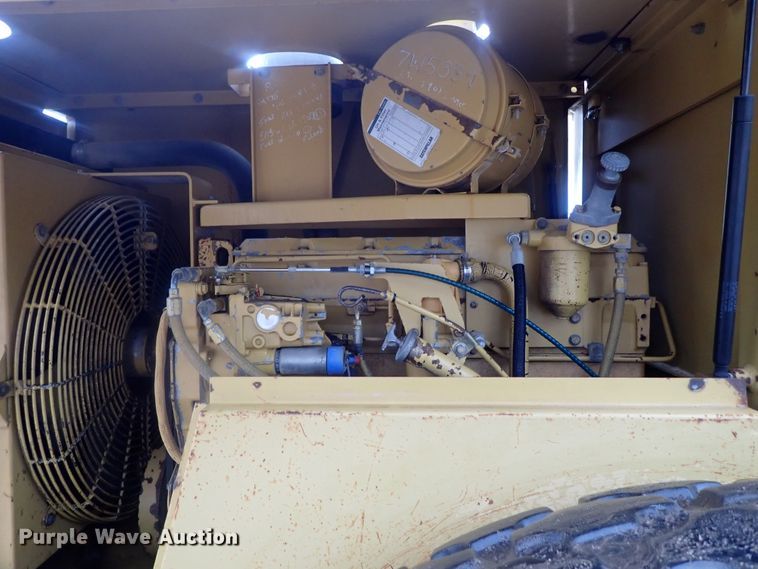 image for item DG2333 1994 Caterpillar CS-563  vibratory single drum roller