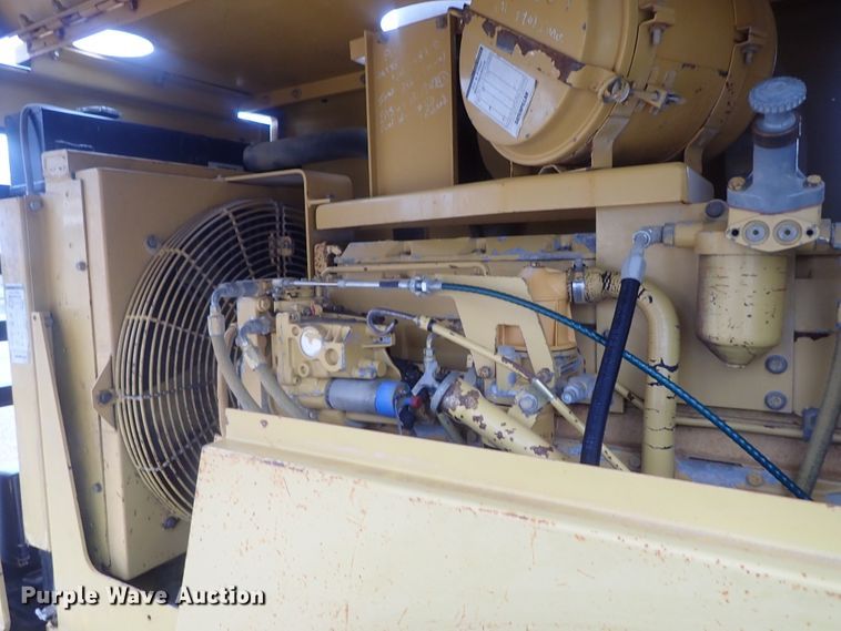 image for item DG2333 1994 Caterpillar CS-563  vibratory single drum roller