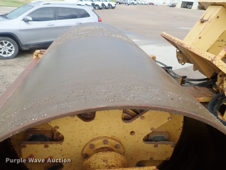 image for item DG2333 1994 Caterpillar CS-563  vibratory single drum roller