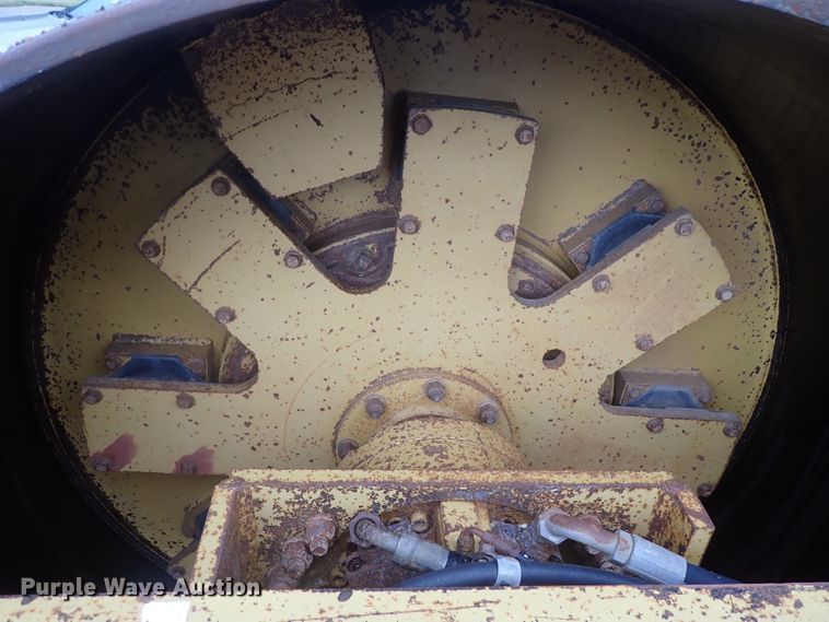 image for item DG2333 1994 Caterpillar CS-563  vibratory single drum roller