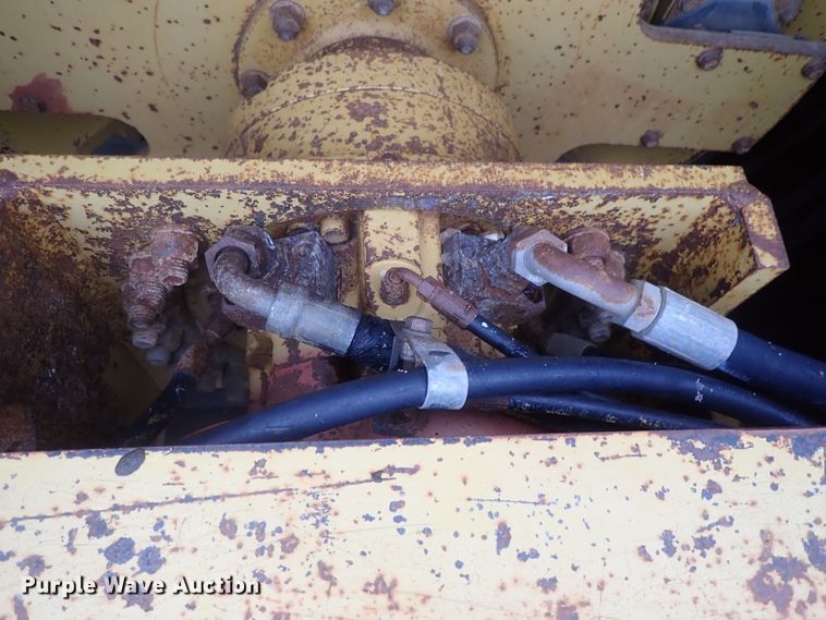 image for item DG2333 1994 Caterpillar CS-563  vibratory single drum roller