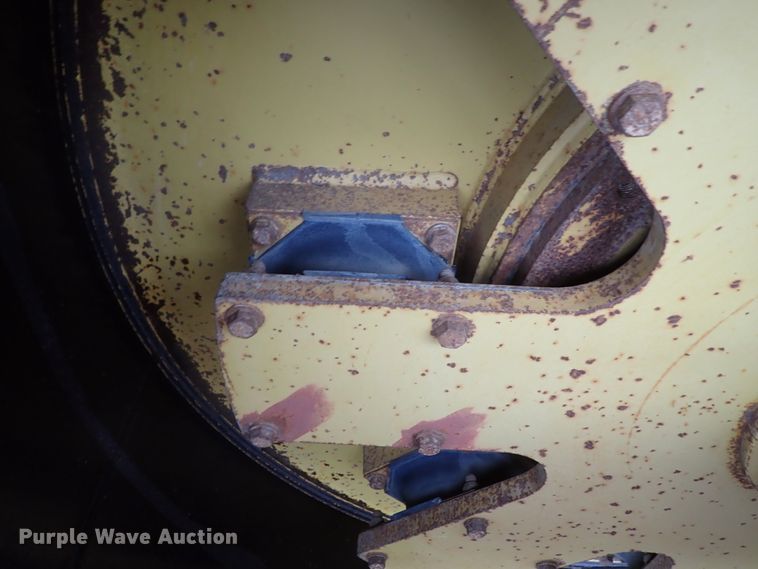 image for item DG2333 1994 Caterpillar CS-563  vibratory single drum roller