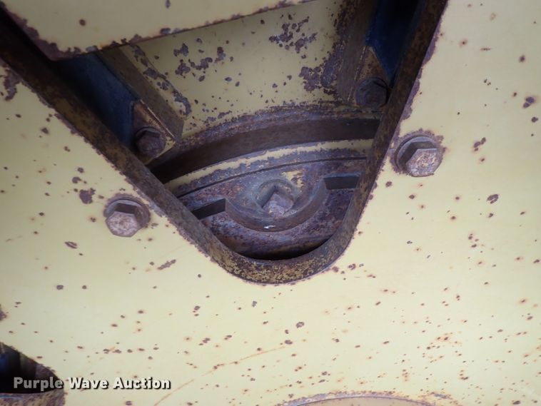 image for item DG2333 1994 Caterpillar CS-563  vibratory single drum roller