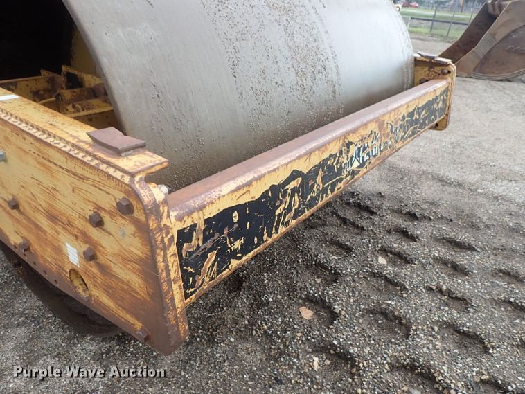 image for item DG2333 1994 Caterpillar CS-563  vibratory single drum roller