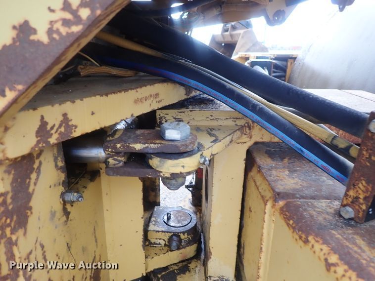 image for item DG2333 1994 Caterpillar CS-563  vibratory single drum roller