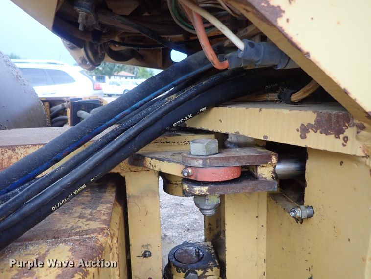 image for item DG2333 1994 Caterpillar CS-563  vibratory single drum roller