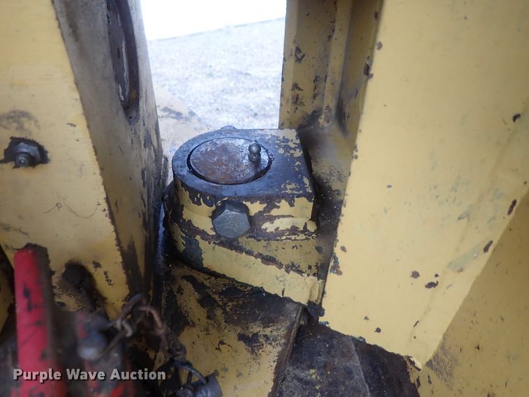 image for item DG2333 1994 Caterpillar CS-563  vibratory single drum roller