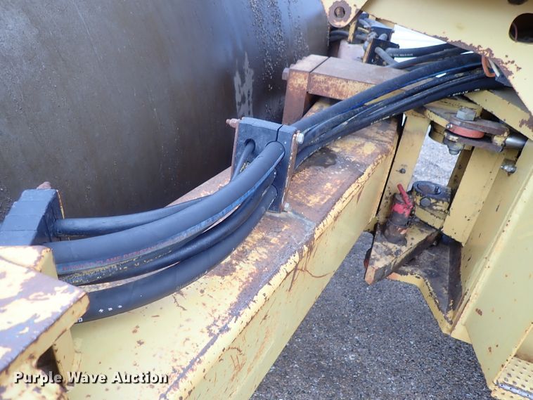 image for item DG2333 1994 Caterpillar CS-563  vibratory single drum roller