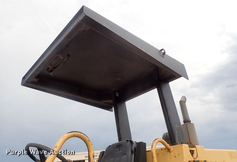 image for item DG2333 1994 Caterpillar CS-563  vibratory single drum roller