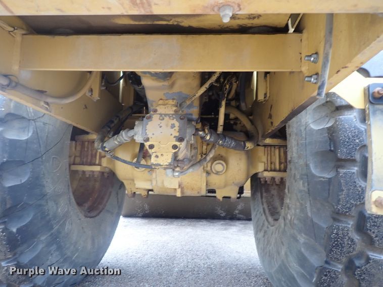 image for item DG2333 1994 Caterpillar CS-563  vibratory single drum roller