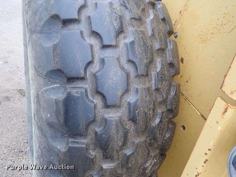 image for item DG2333 1994 Caterpillar CS-563  vibratory single drum roller