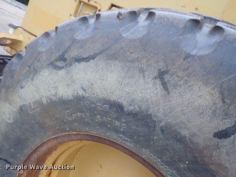 image for item DG2333 1994 Caterpillar CS-563  vibratory single drum roller