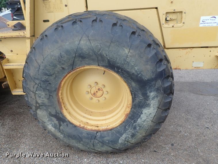 image for item DG2333 1994 Caterpillar CS-563  vibratory single drum roller