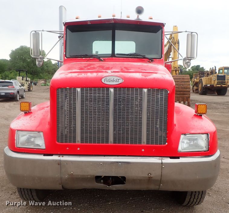 image for item DG2346 1996 Peterbilt 330  service truck with crane