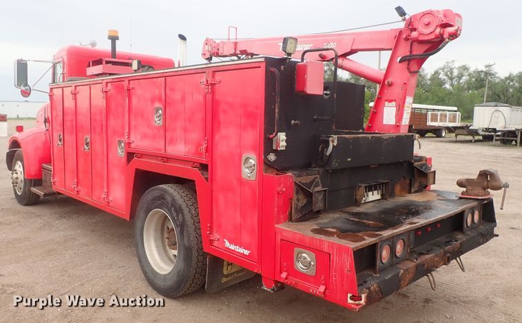 image for item DG2346 1996 Peterbilt 330  service truck with crane