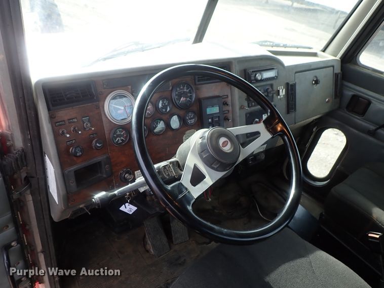 image for item DG2346 1996 Peterbilt 330  service truck with crane