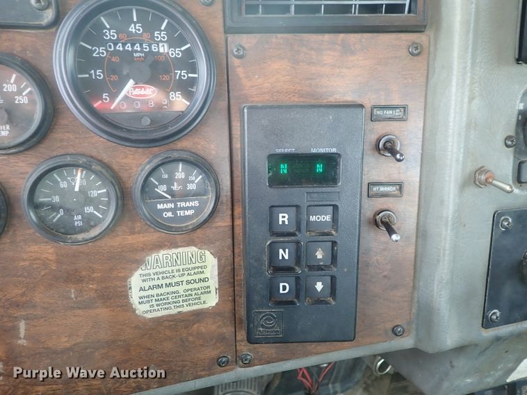 image for item DG2346 1996 Peterbilt 330  service truck with crane