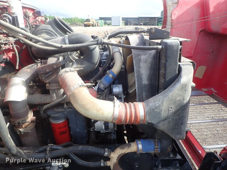 image for item DG2346 1996 Peterbilt 330  service truck with crane