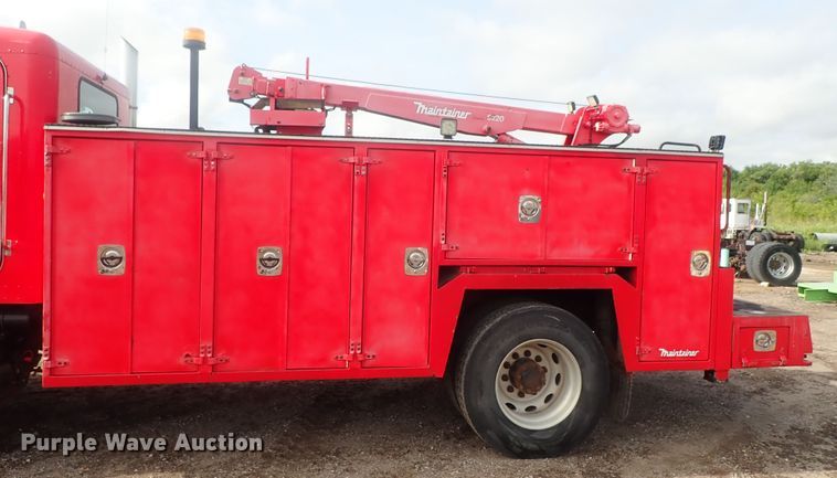 image for item DG2346 1996 Peterbilt 330  service truck with crane