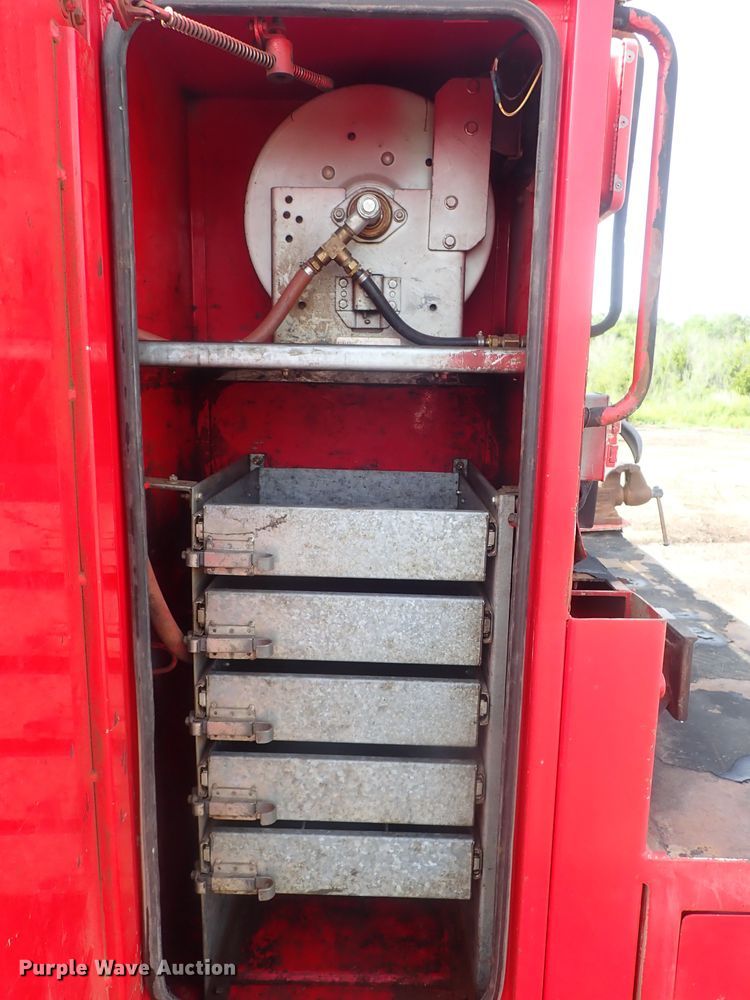 image for item DG2346 1996 Peterbilt 330  service truck with crane