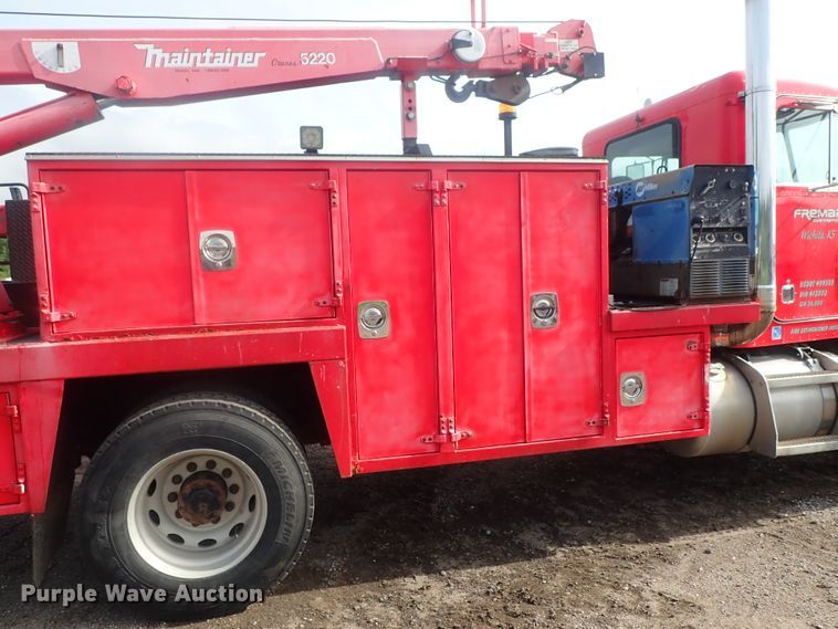 image for item DG2346 1996 Peterbilt 330  service truck with crane