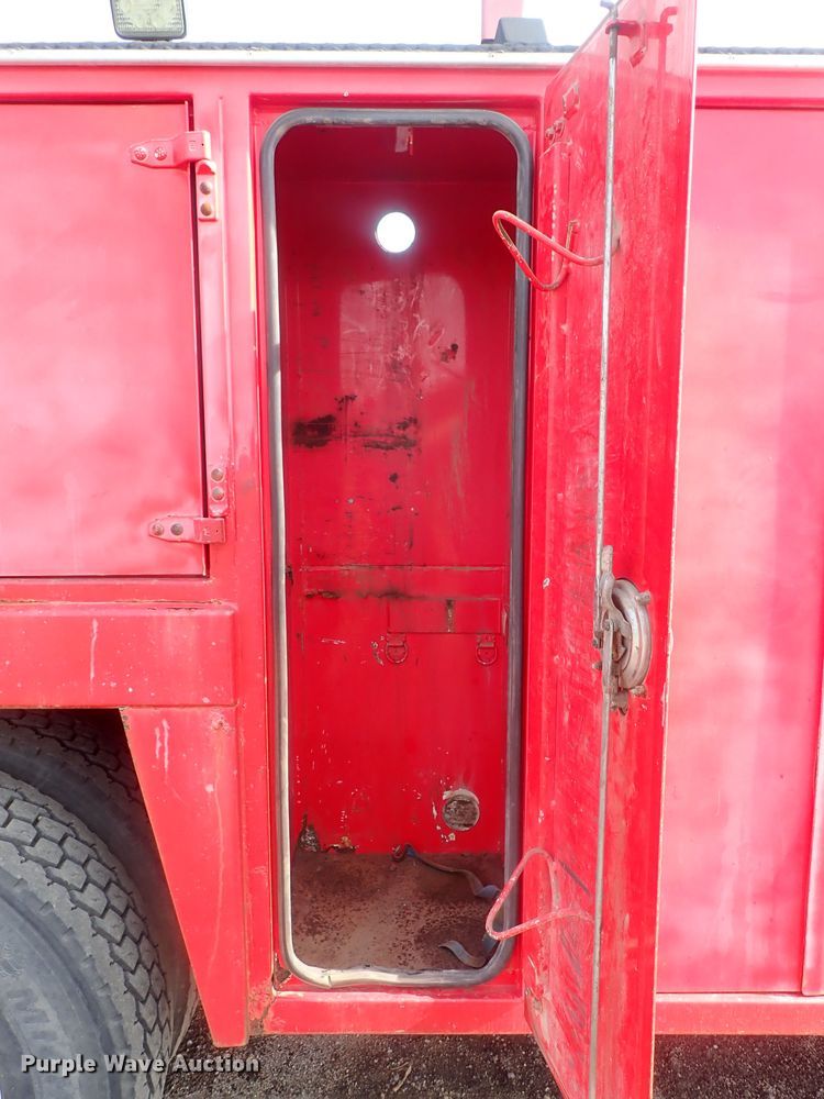 image for item DG2346 1996 Peterbilt 330  service truck with crane