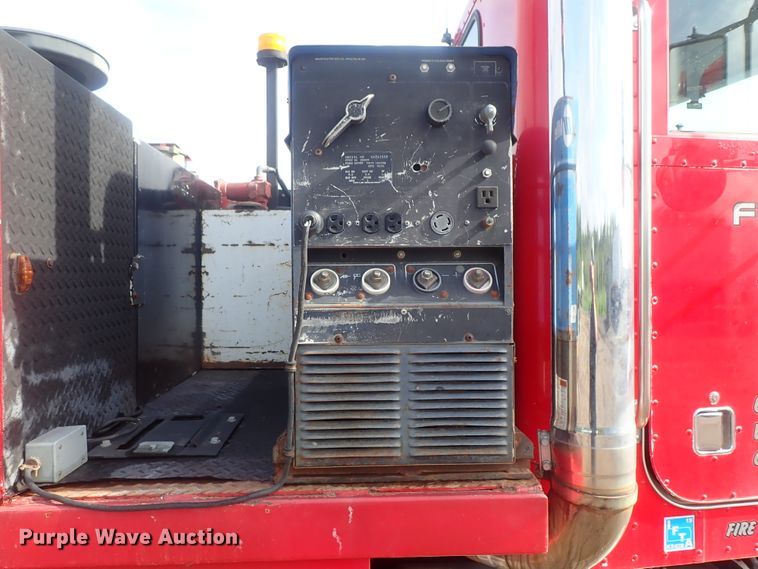 image for item DG2346 1996 Peterbilt 330  service truck with crane