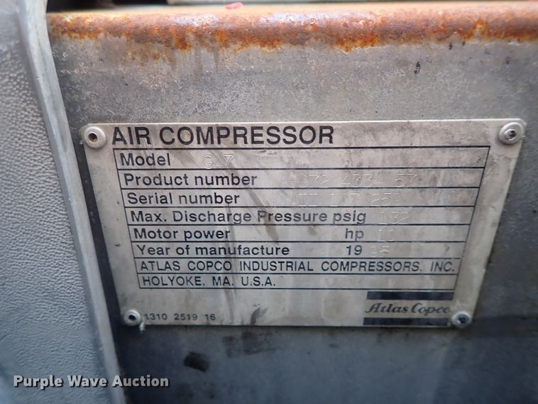 image for item DG2346 1996 Peterbilt 330  service truck with crane