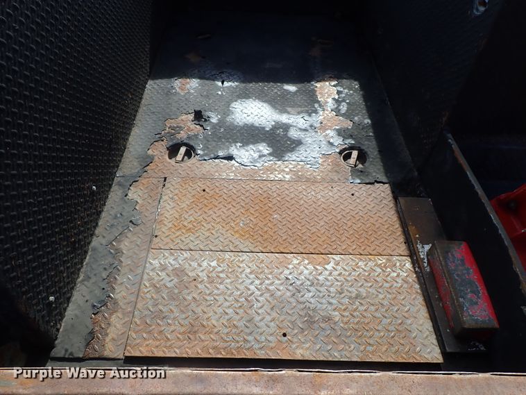 image for item DG2346 1996 Peterbilt 330  service truck with crane