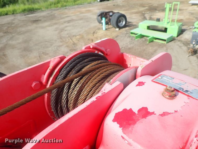 image for item DG2346 1996 Peterbilt 330  service truck with crane